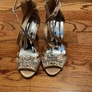 Badgley Mischka gold cross over girls heels